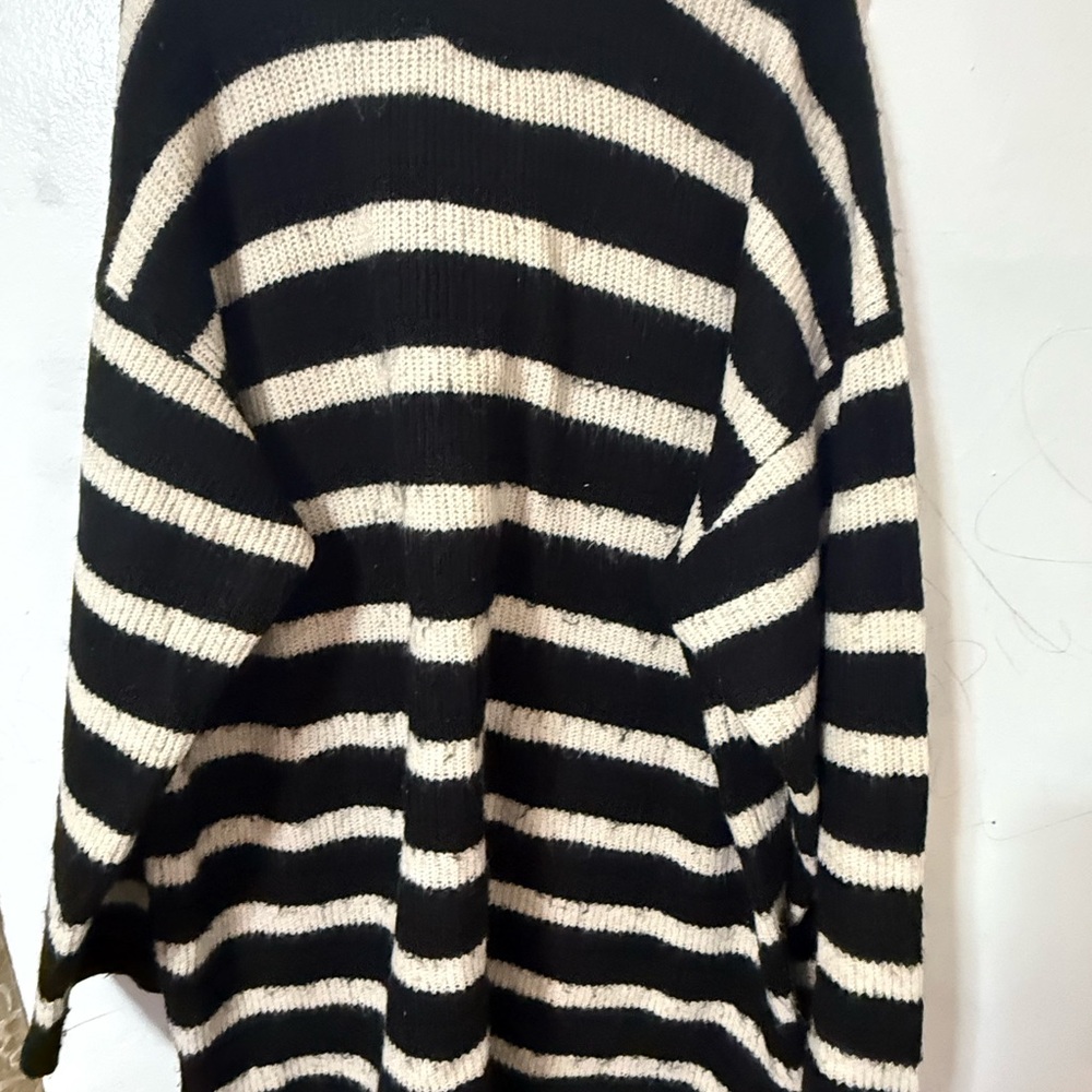H&M Black and Cream Striped Crew Neck Sweater
